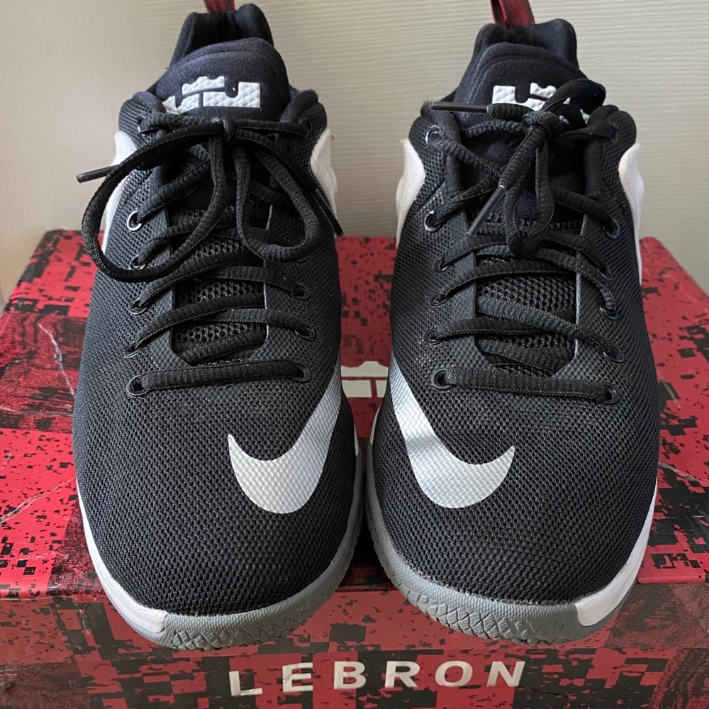 NIKE ZOOM WITNESS (GS)  (BASKETBALL SHOES)